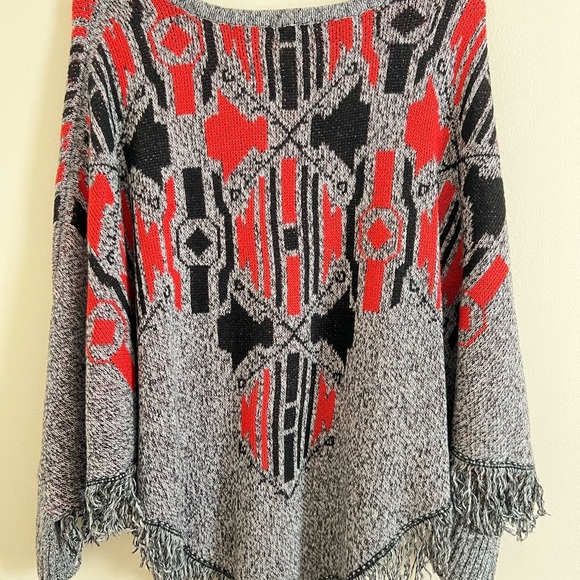 Mossimo Supply Womens‎ Sweater L/XL Gray Poncho Cape Batwing Knit Tribal Fringe - Picture 12 of 17